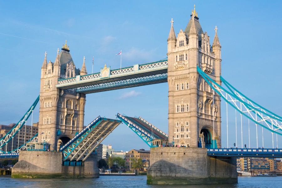 London skyline landmark representing the thriving web design agency London market.